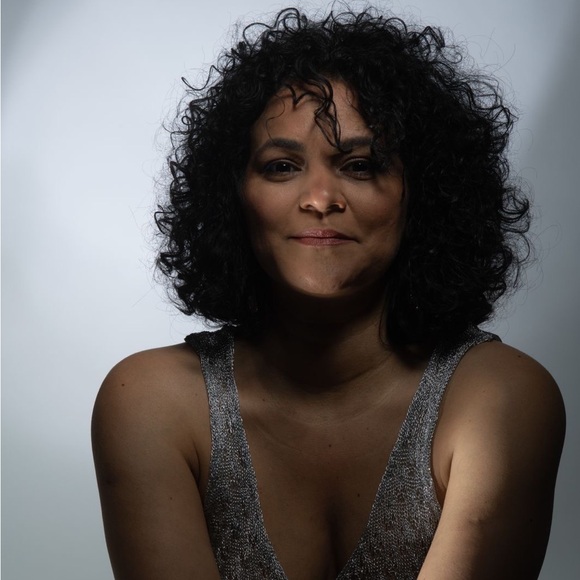 Meet your Posher, Naira - Picture 1 of 1